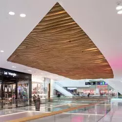 Centrum handlowe Wroclavia – Veneered Wooden Grid