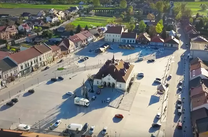 Concrete massacre with paving stones, or the reconstruction of Zakliczyn's market square