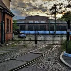 Była zajezdnia przy ul. Gajowej w Poznaniu - wjazd do głównej hali