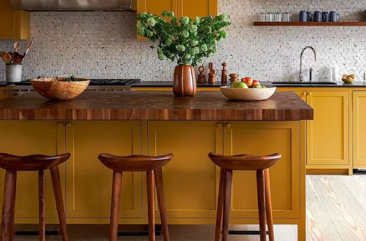 Non-ordinary stools. Hockers tailored to your... interior.