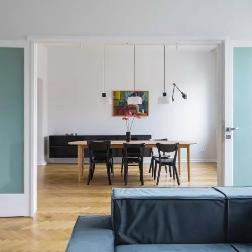 Minimalistyczne wnętrze z home office