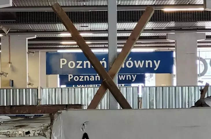 Dziesięć lat skandalicznego „dworca” w Poznaniu – nowy peron i tunel niegotowe na smutną rocznicę
