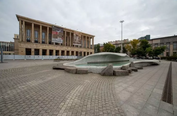 Krótkie życie miejskich przestrzeni – Łódź chce zmienić plac Dąbrowskiego