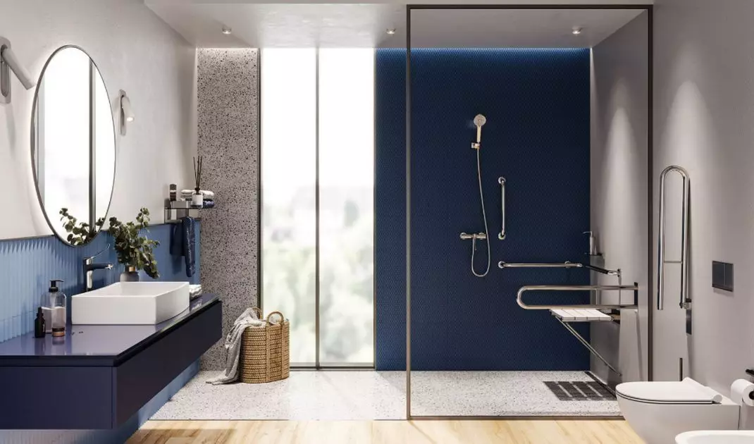 Bathroom with stabilizing elements for less able-bodied people