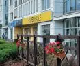 Handlowy i usługowy parter ul. Katowickiej na osiedlu Polanka w Poznaniu