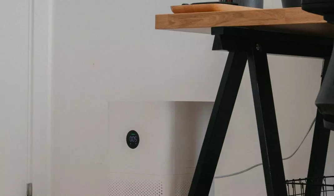Purifier removes allergy-inducing harmful particles from the air