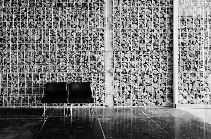 Baskets full of stones - gabion structures in the interior