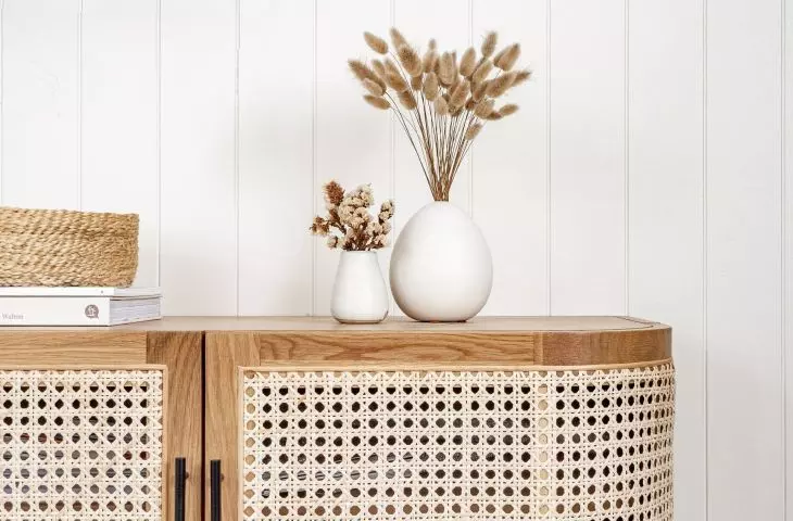 Rattan cabinet fronts - natural lightness in the interior