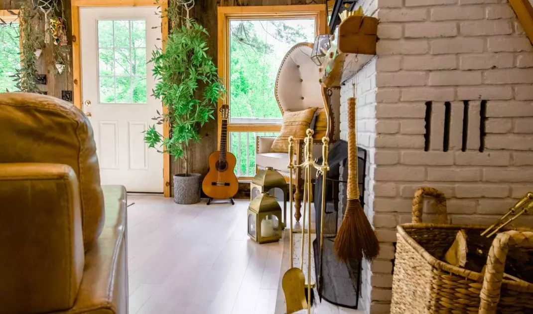 Plants and natural materials are the essence of biophilic design