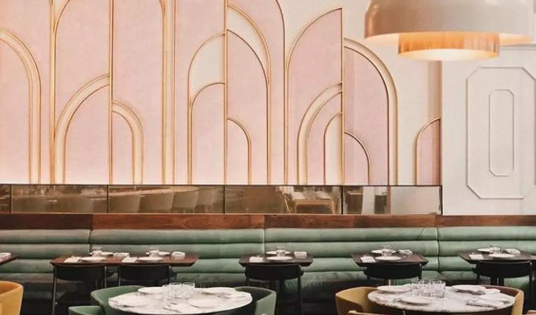 Colors can be varied in glamour style