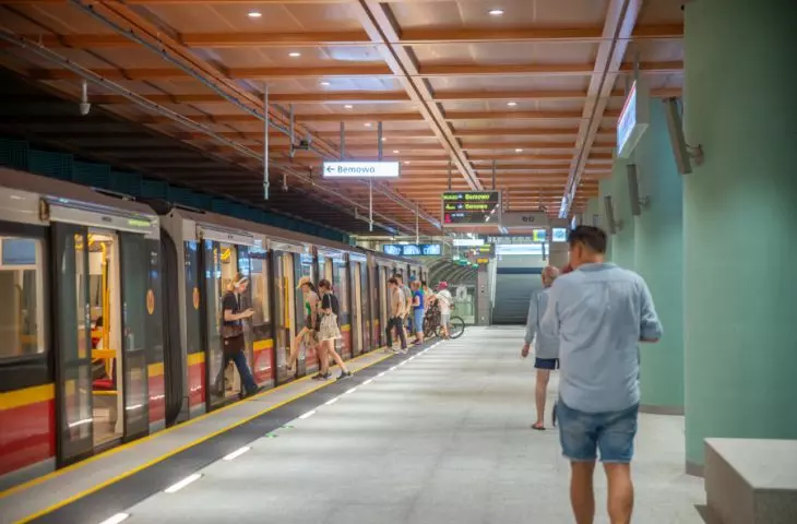 Nowe stacje metra otwarte – króluje w nich miedź