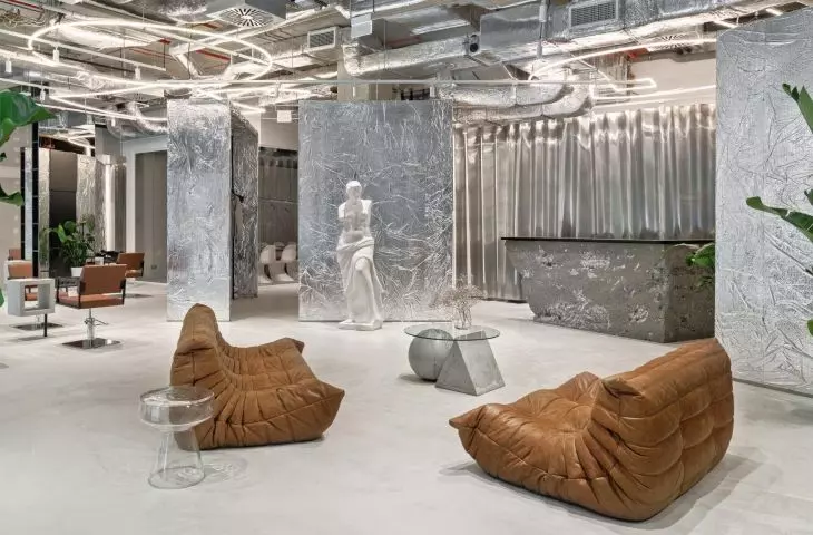 „A kiedy to wnętrze będzie skończone?” – Nigdy. Salon fryzjerski projektu Sikora Wnętrza Architektura