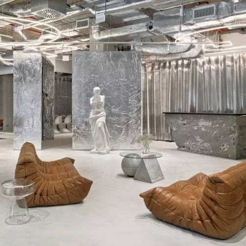 „A kiedy to wnętrze będzie skończone?” – Nigdy. Salon fryzjerski projektu Sikora Wnętrza Architektura