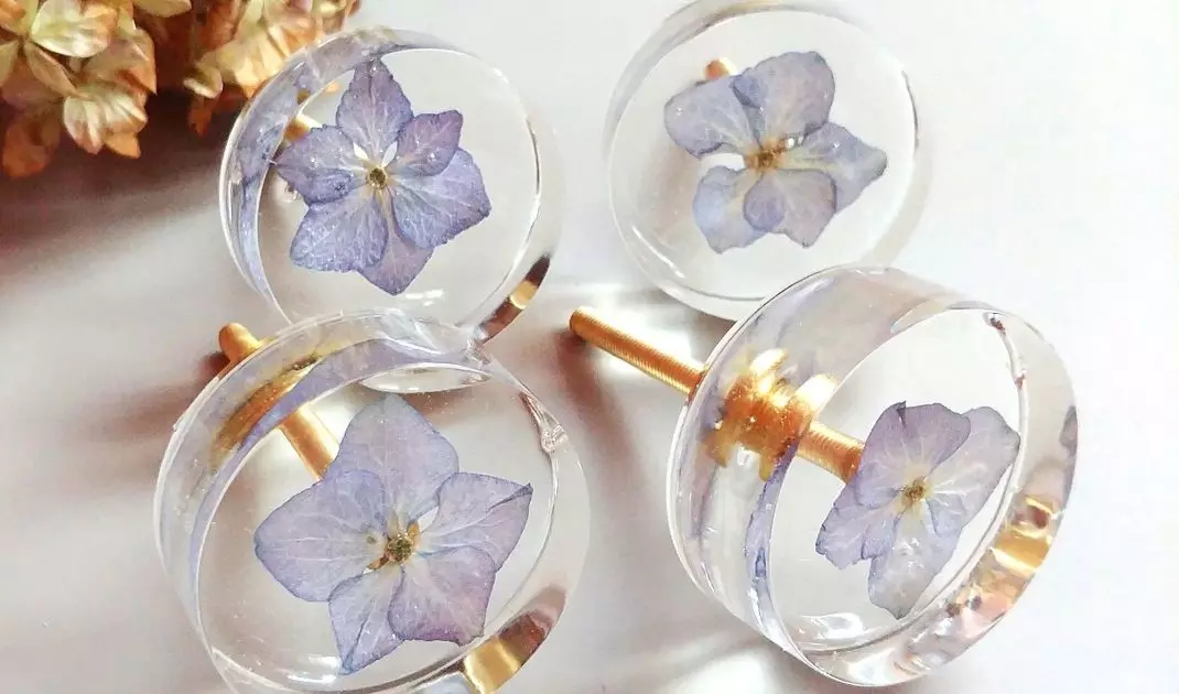 Furniture knobs with hydrangea