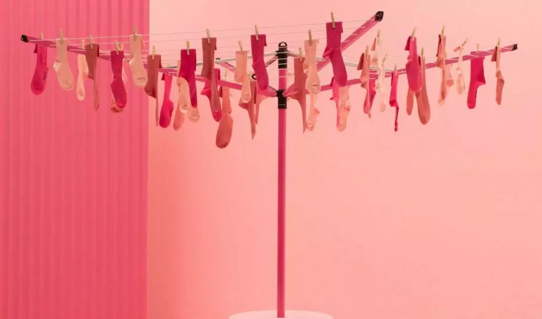 Umbrella-shaped laundry dryer