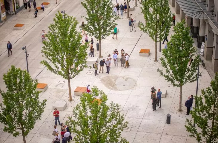 Szczerbaty uśmiech Warszawy? Nieoczywisty przypadek placu Pięciu Rogów.