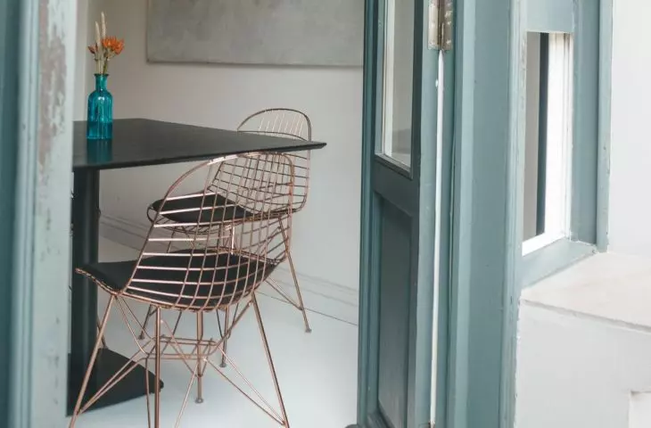 Krzesło całe z metalu – must have nowoczesnego wnętrza