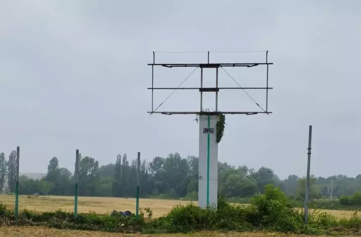 Advertisements are not everything. Krakow also orders removal of structural elements of advertising carriers