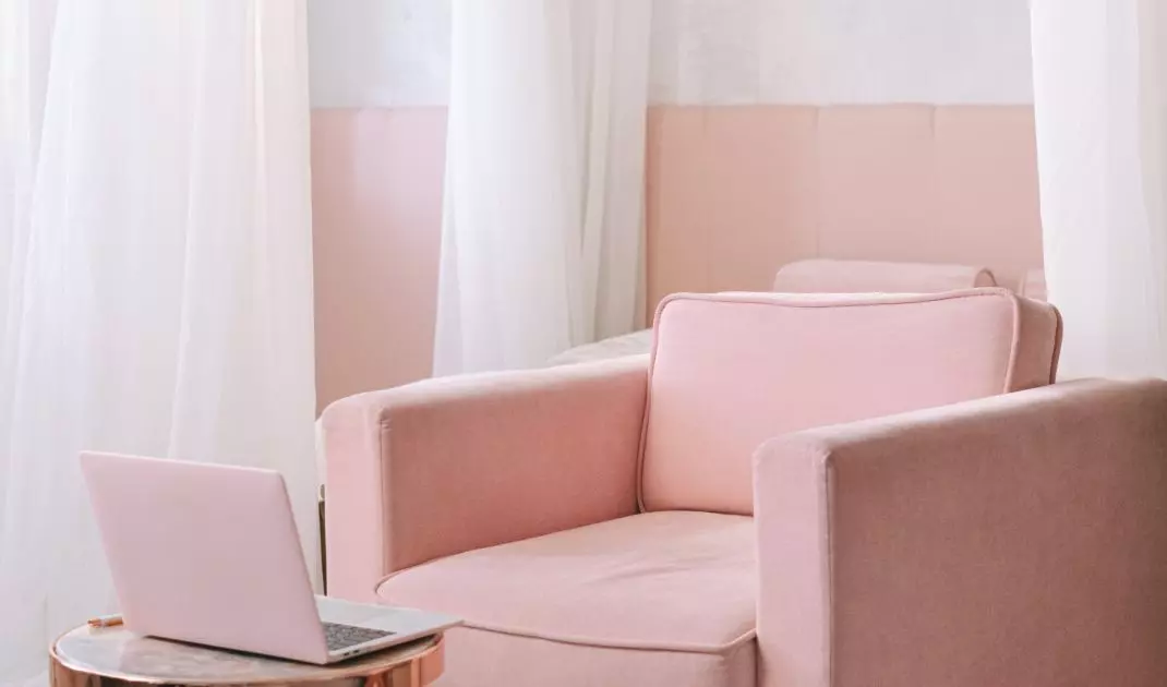 The barbiecore trend in interiors