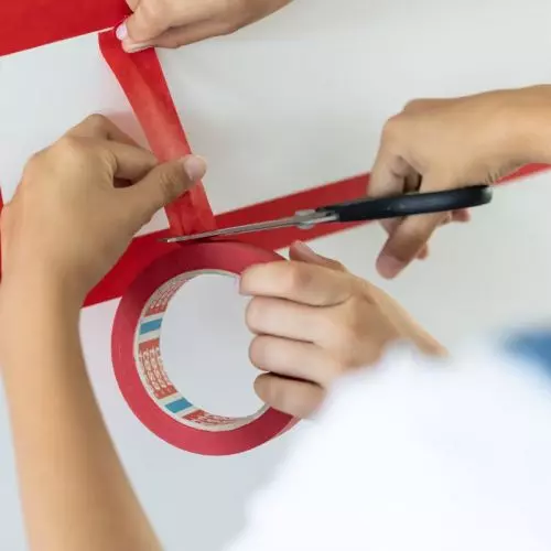 Contest with red tesa® tape Win attractive prizes!