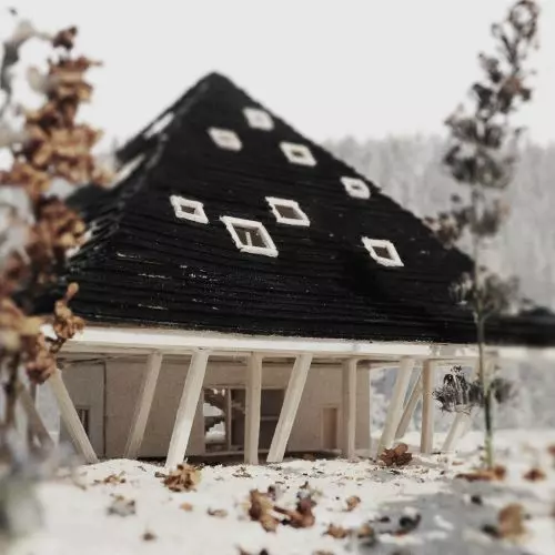 Dach jako archetyp schronienia. Studencki projekt schroniska górskiego na Lubaniu
