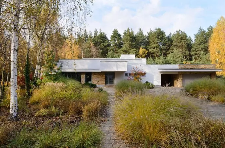 Villa in Two Pavilions designed by Barycz and Saramowicz Architectural Office