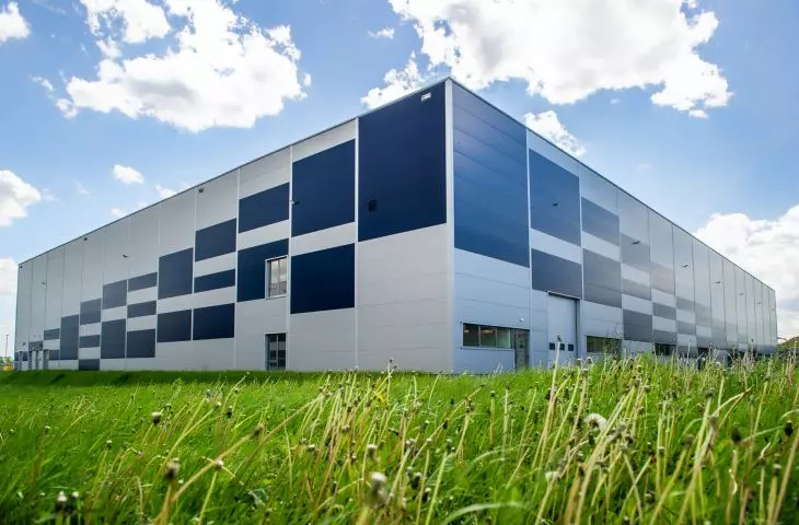 Aesthetic and durable sandwich panels for modern facades