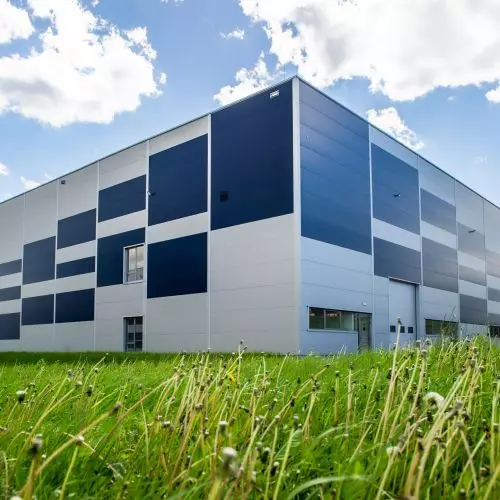 Aesthetic and durable sandwich panels for modern facades