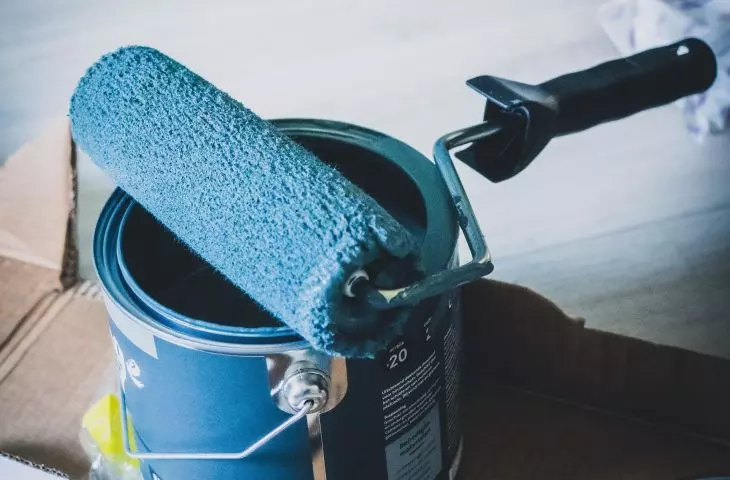 Błyskawiczny i tani sposób na nową kuchnię? Farba do płytek ceramicznych