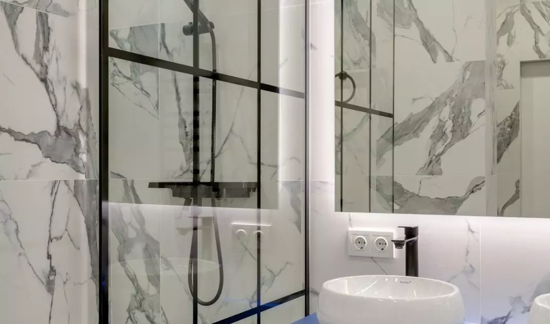 Minimalist linear drain
