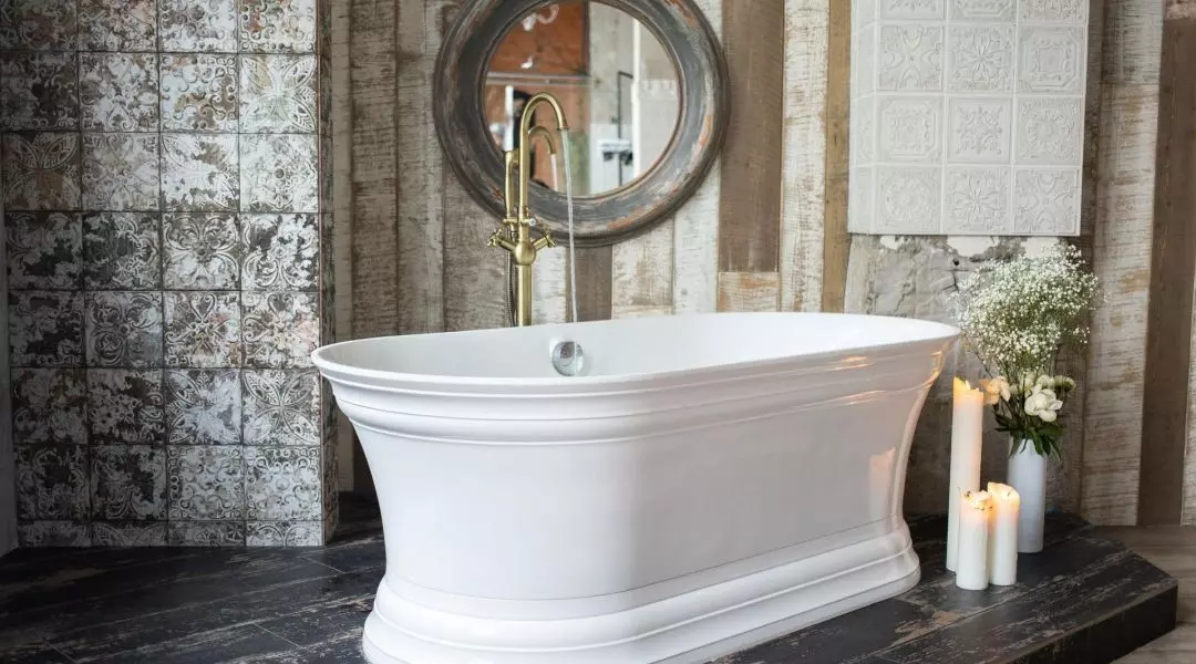 Freestanding bathtub