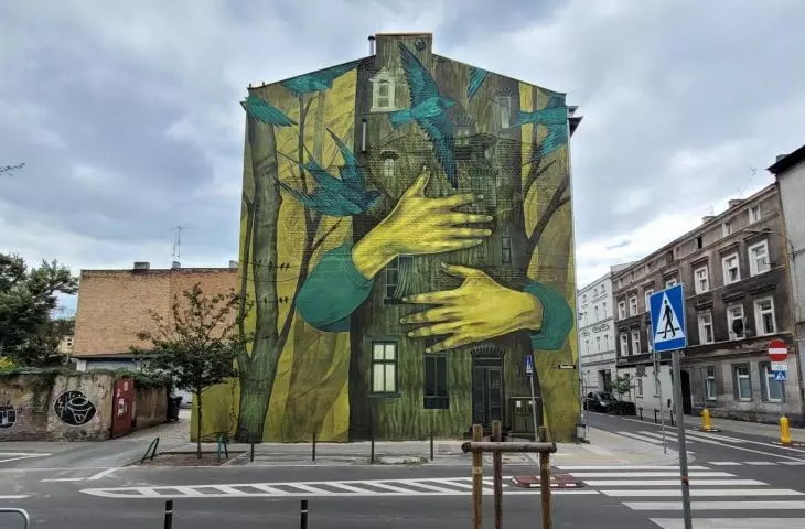 Infantilization of murals - greenwashing and PR instead of critical art