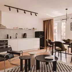 Część dzienna apartamentu w stylu mid-century modern