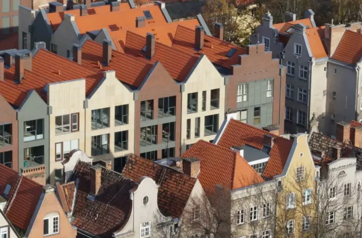 Between reconstruction and reference. The identity of Gdansk architecture