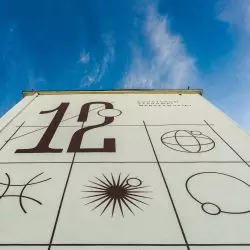Nowy mural na bloku przy ulicy Bohaterów Starówki Warszawskiej (proj. Jacek Wielebski)