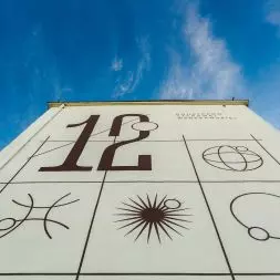 Nowy mural na bloku przy ulicy Bohaterów Starówki Warszawskiej (proj. Jacek Wielebski)