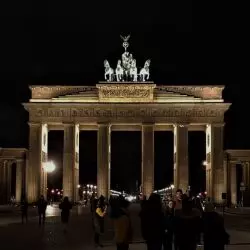 Iluminacja Bramy Brandenburskiej, luty 2022, Berlin