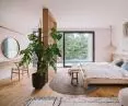 Sypialnia odzwierciedla zamiłowanie inwestorki do stylu boho