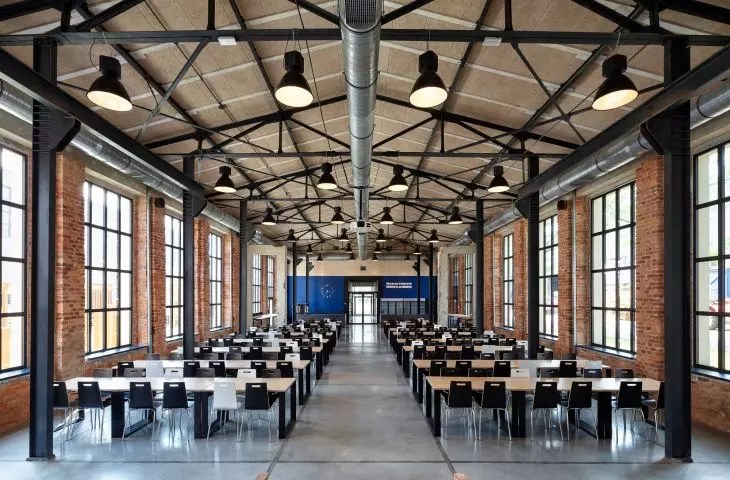 A ruin turned into a modern office building - the realization of a project by GIGAarchitekci