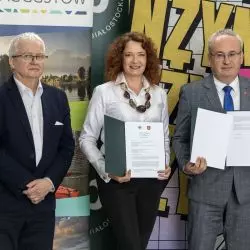 Od lewej: Jerzy Uścinowicz, Marta Kosior-Kazberuk, Mirosław Karolczuk