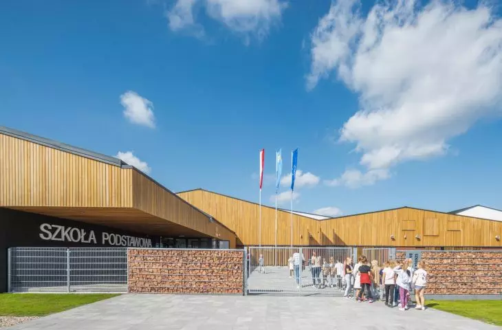 Cztery lekcje i przerwa. O architekturze współczesnych szkół w Polsce