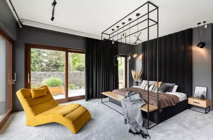 Industrialna sypialnia w eleganckim wydaniu