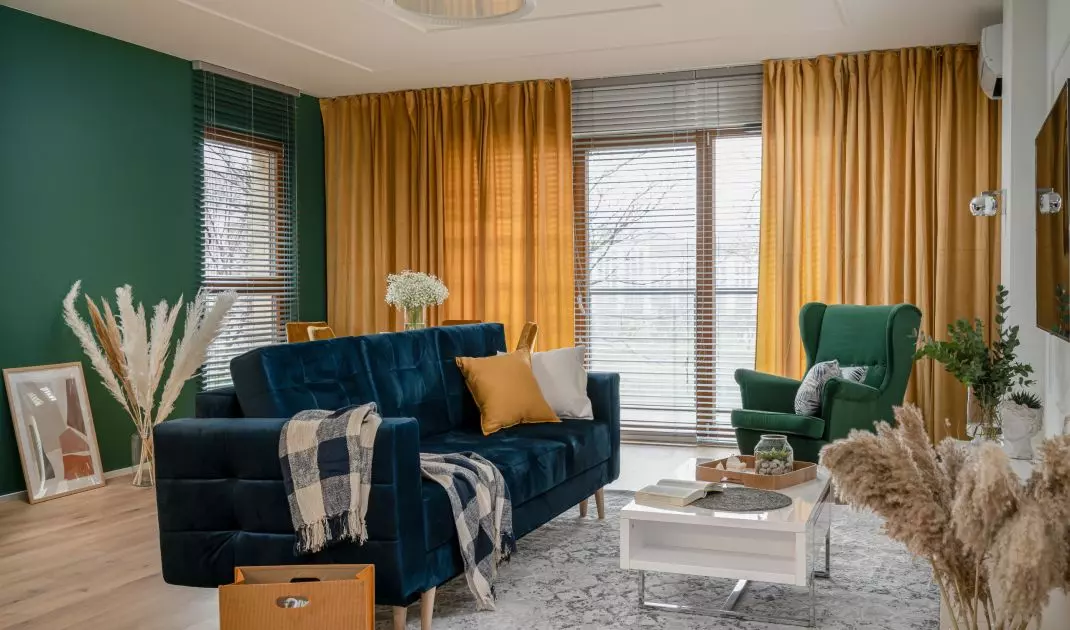 Interior with contrasting color combinations