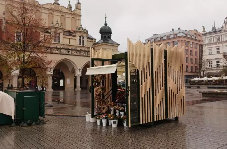 Are Krakow's florists still waiting for a miracle? New pavilions stir up controversy