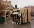 Krakowskie kwiaciarki testują rotacyjne nowe pawilon