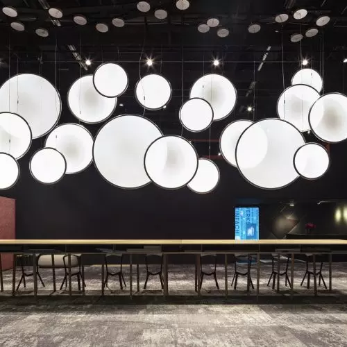 Lighting design with vision: the magical transformation of the Discovery luminaire