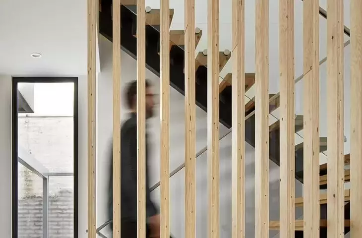 Slats in the interior - space clearly divided