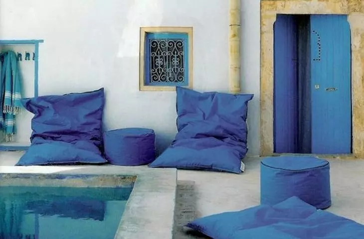 Bathed in blues - Greek style apartment