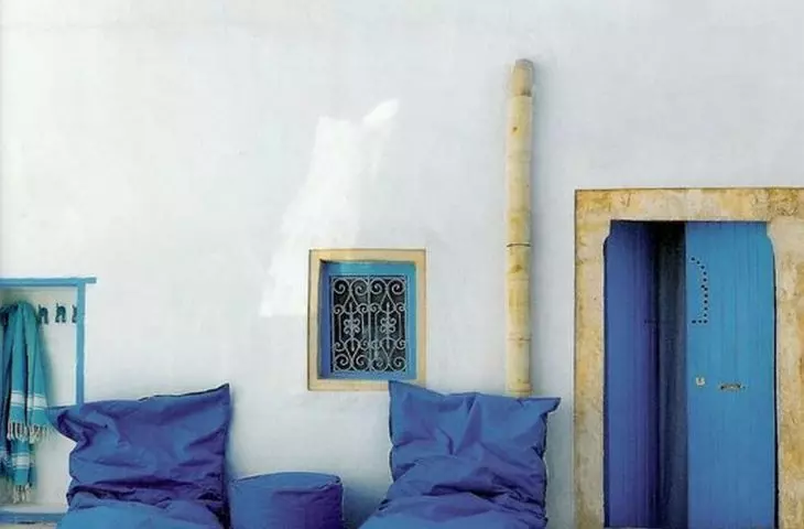 Bathed in blues - Greek style apartment