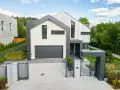 Komplet spójnej kolorystycznie stolarki wciąż dominuje w architektonicznych trendach